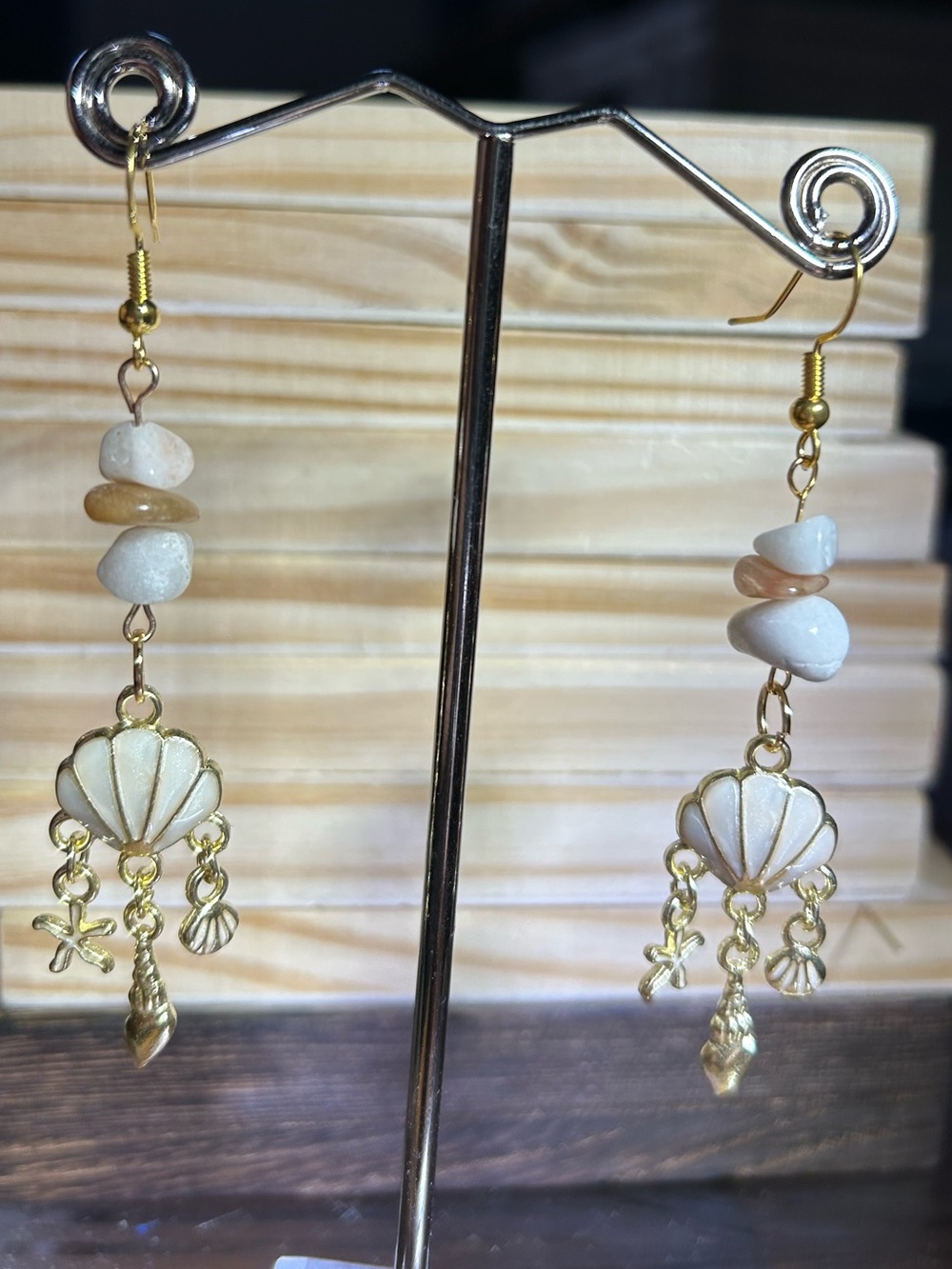 3/$25 Gold and Cream Seashell Dangle Earrings - Picture 6 of 6